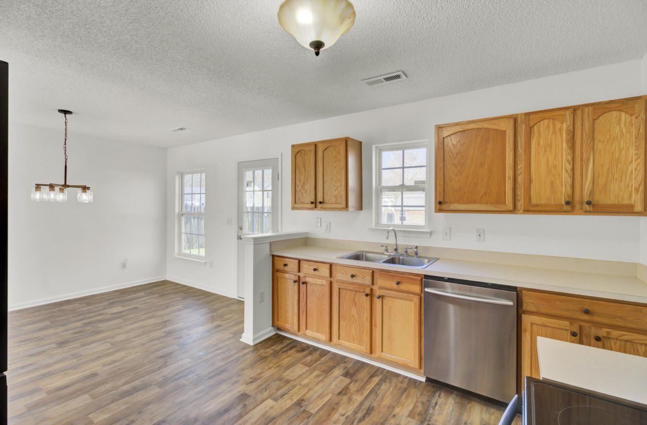 108 Concord Street Photo 13