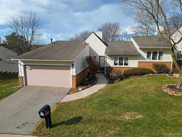 35132 Meadow Lane, Farmington Hills, MI 48335