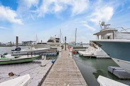 67 W We 10th Street photo 4