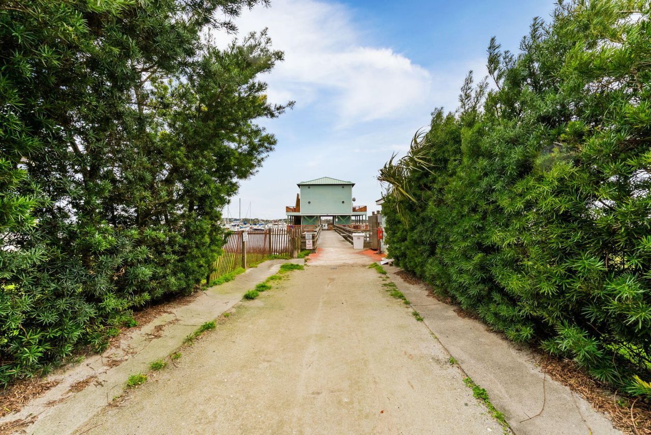 67 W We 10th Street Photo 6