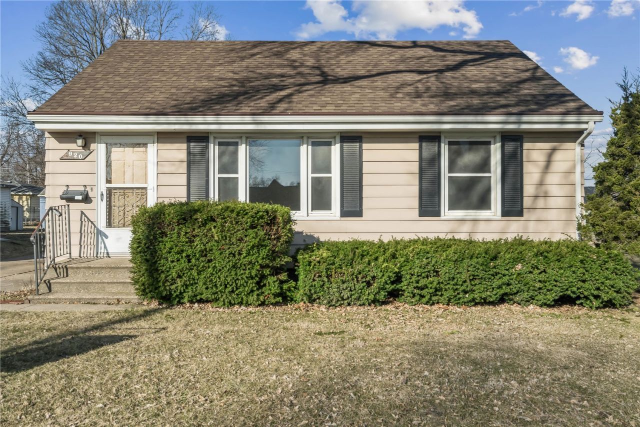 920 26th St, Marion, IA 52302 Main Photo