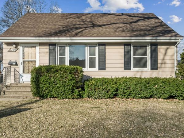 920 26th St, Marion, IA 52302