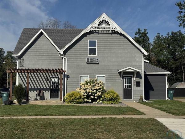 120 DELAWARE AVE SW, Orange City, IA 51041