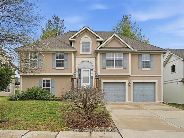 402 Shannon Avenue, Smithville, MO 64089