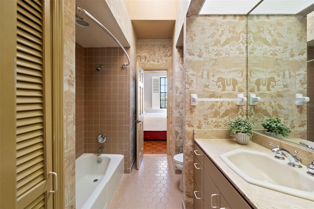 5010 Bayshore Boulevard, Unit 4, Tampa, FL 33611 Photo