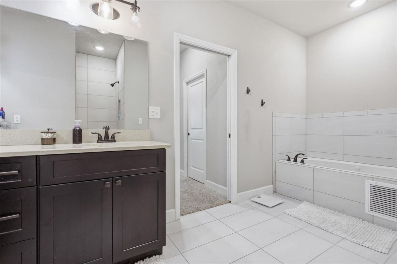 8920 NE 8th Place, High Springs, FL 32643 Photo