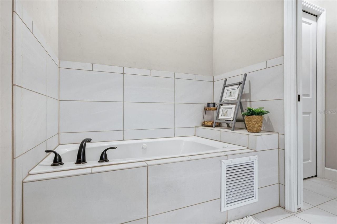 8920 NE 8th Place, High Springs, FL 32643 Photo