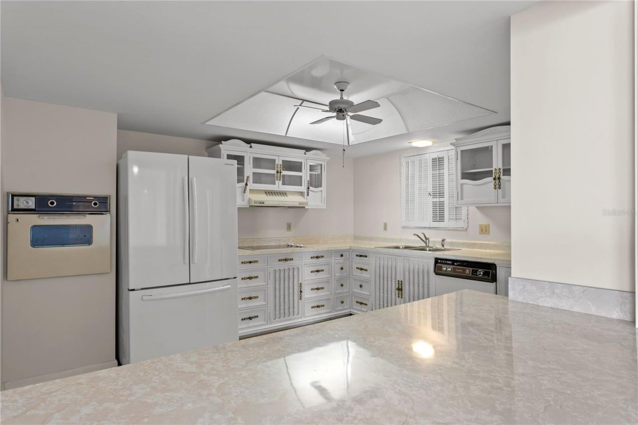 5200 Brittany Drive S, Unit 4-1102, Saint Petersburg, FL 33715 Photo