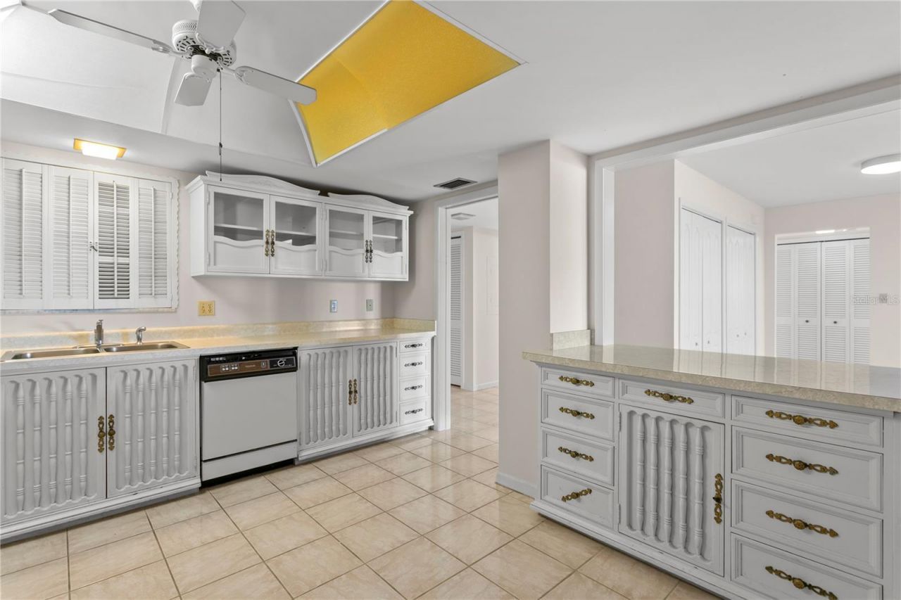 5200 Brittany Drive S, Unit 4-1102, Saint Petersburg, FL 33715 Photo