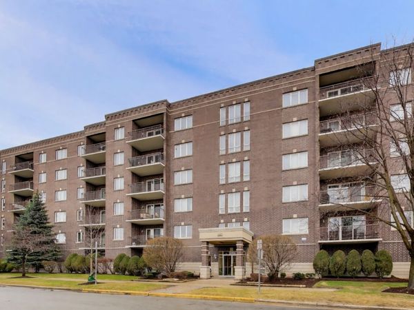 1327 Brown Street , Unit 404, Des Plaines, IL 60016