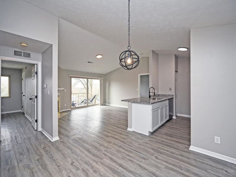 5985 Meadow Creek Drive, Unit 9, Milford, OH 45150 Photo 5