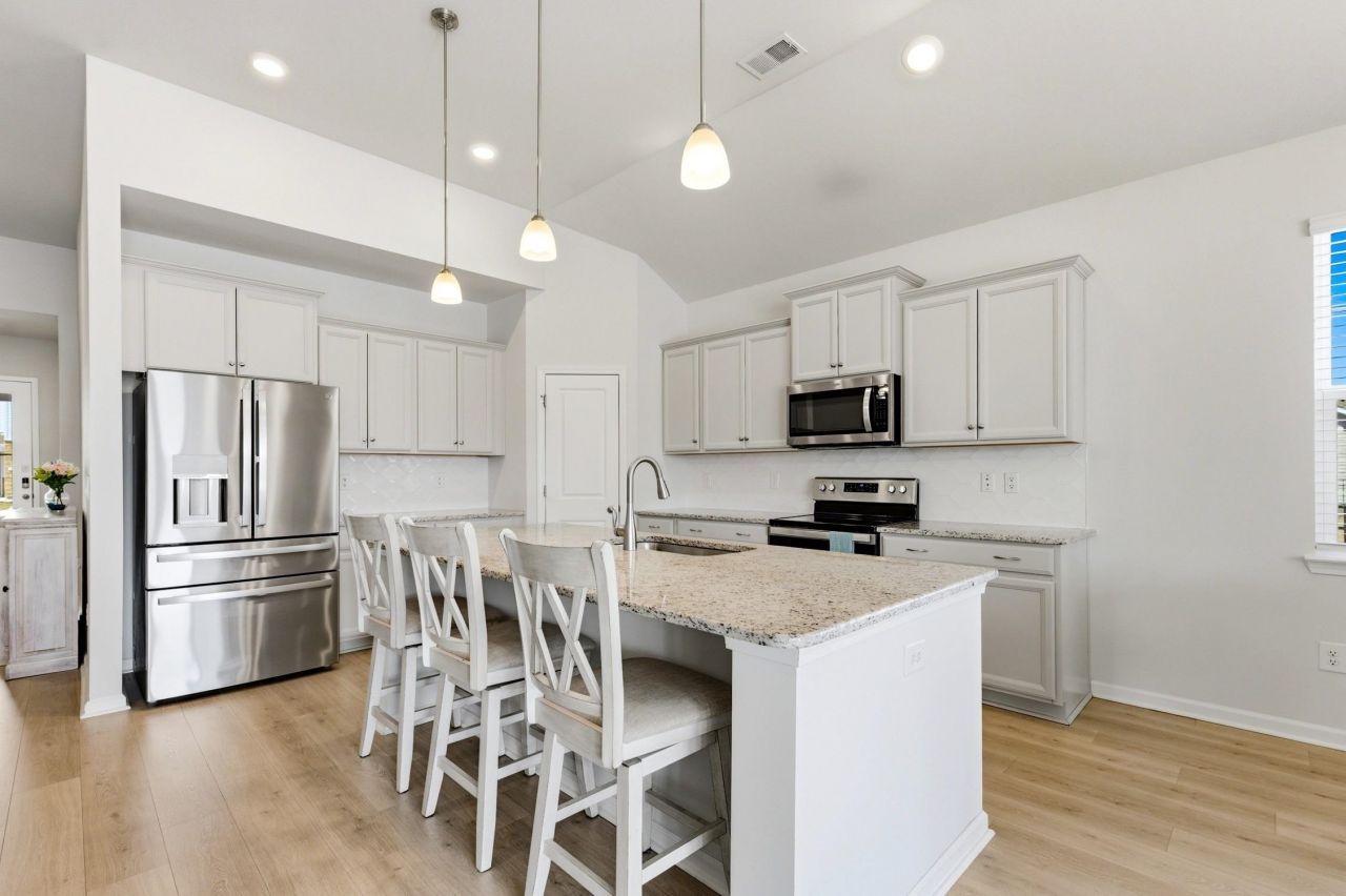 549 Pier Ct. Photo 6