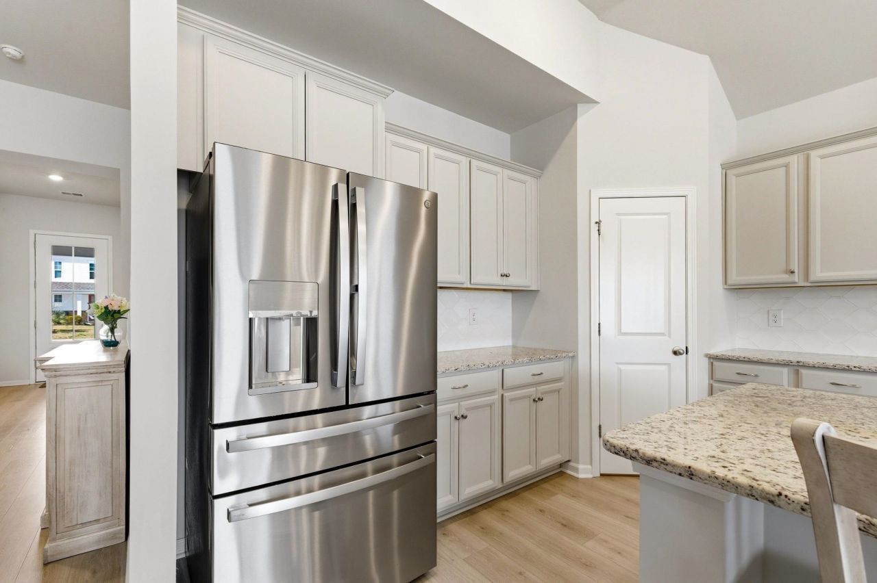 549 Pier Ct. Photo 8