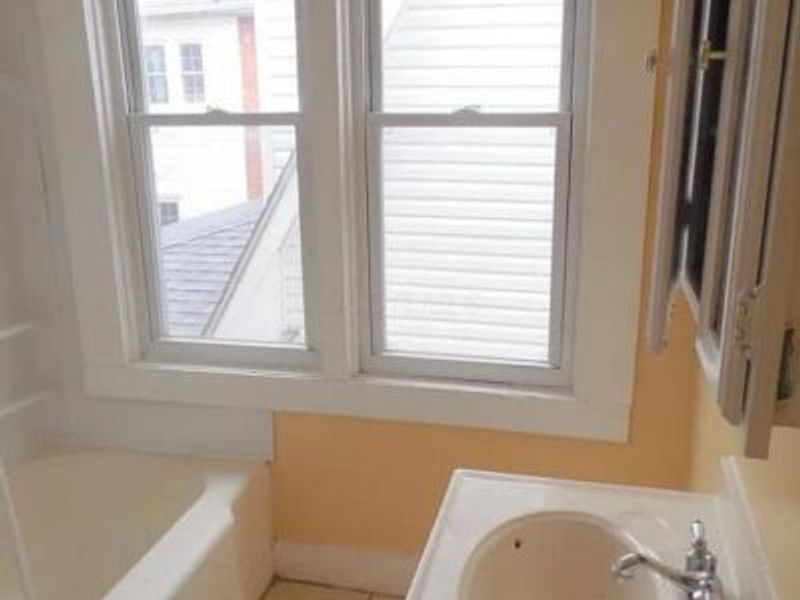 70 N Warren Avenue , Columbus, OH 43204 Photo 8