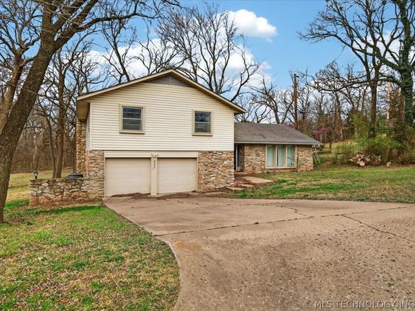 837 Winding Way, Bartlesville, OK 74006