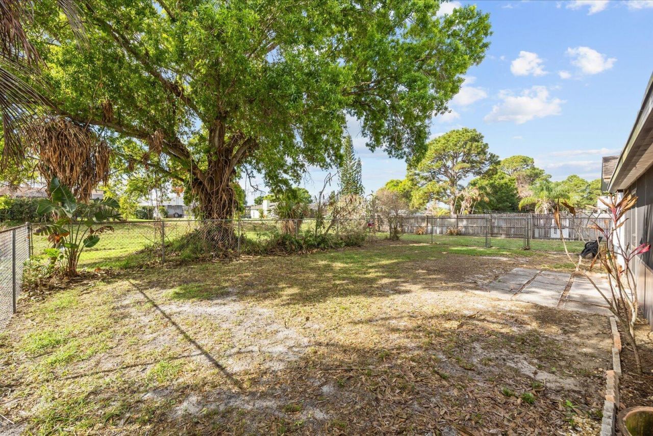 1250 SE Petunia Avenue, Port Saint Lucie, FL 34952 Photo