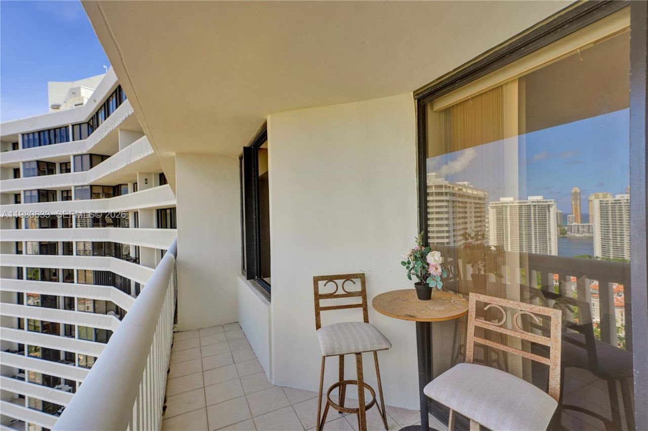 1000 W Island Blvd, Unit 2908, Aventura, FL 33160 Photo