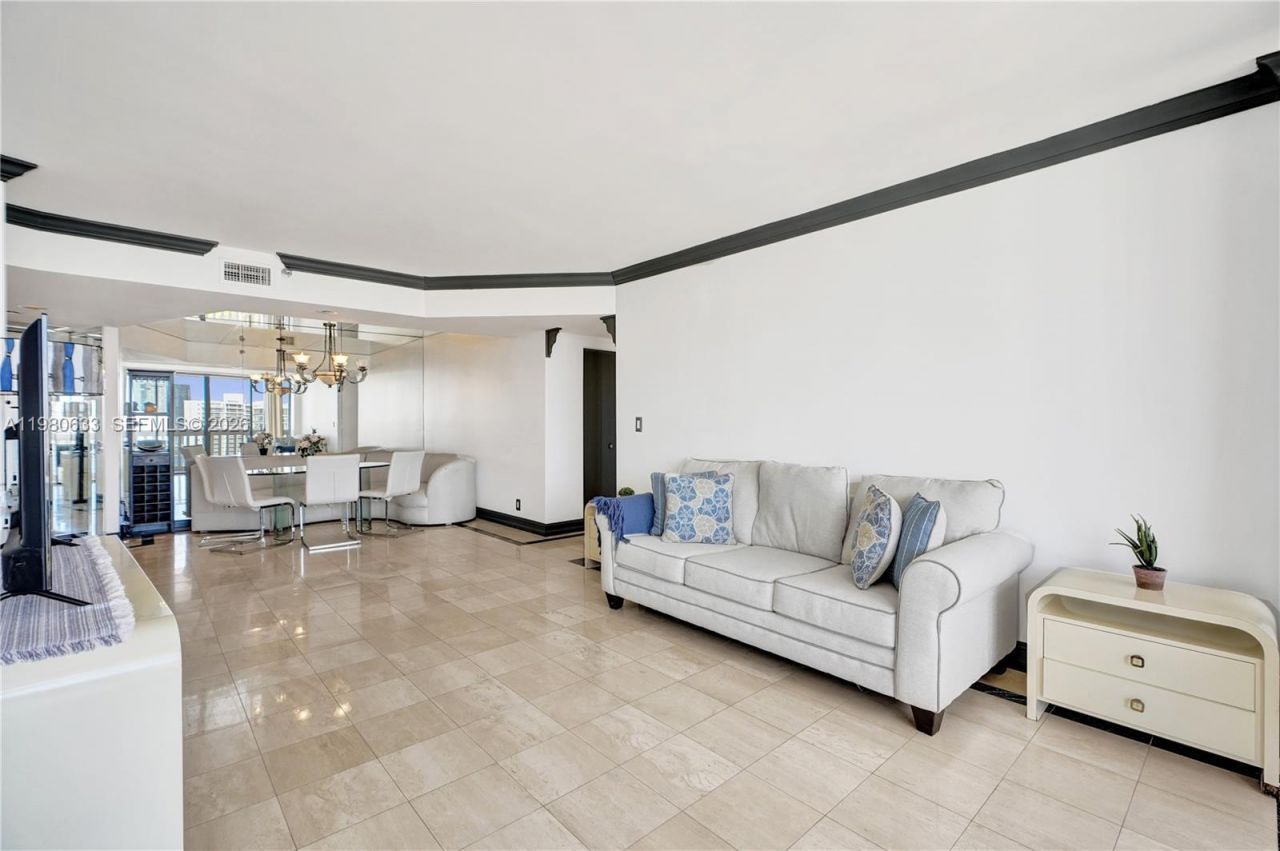 1000 W Island Blvd, Unit 2908, Aventura, FL 33160 Photo