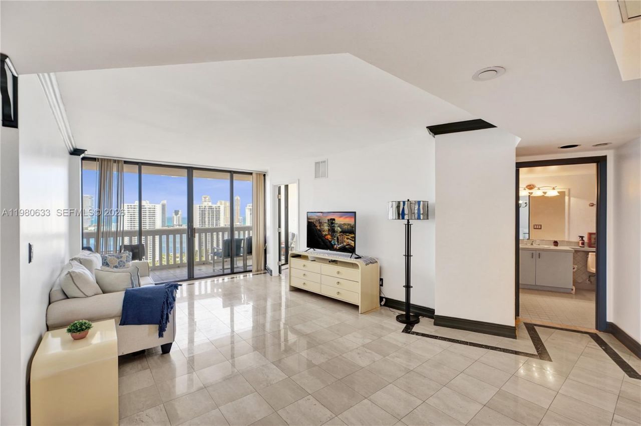 1000 W Island Blvd, Unit 2908, Aventura, FL 33160 Photo