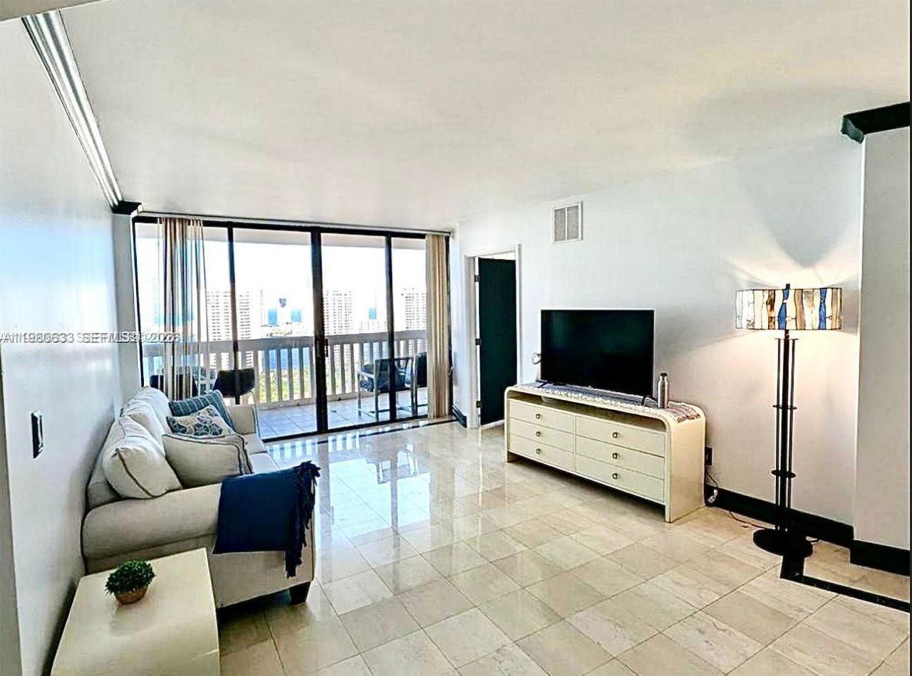 1000 W Island Blvd, Unit 2908, Aventura, FL 33160 Photo