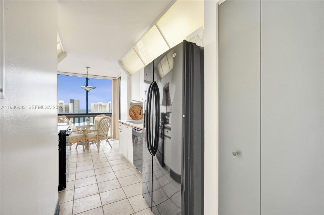 1000 W Island Blvd, Unit 2908, Aventura, FL 33160 Photo