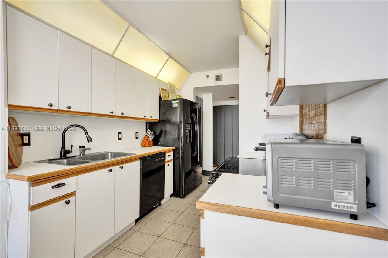 1000 W Island Blvd, Unit 2908, Aventura, FL 33160 Photo
