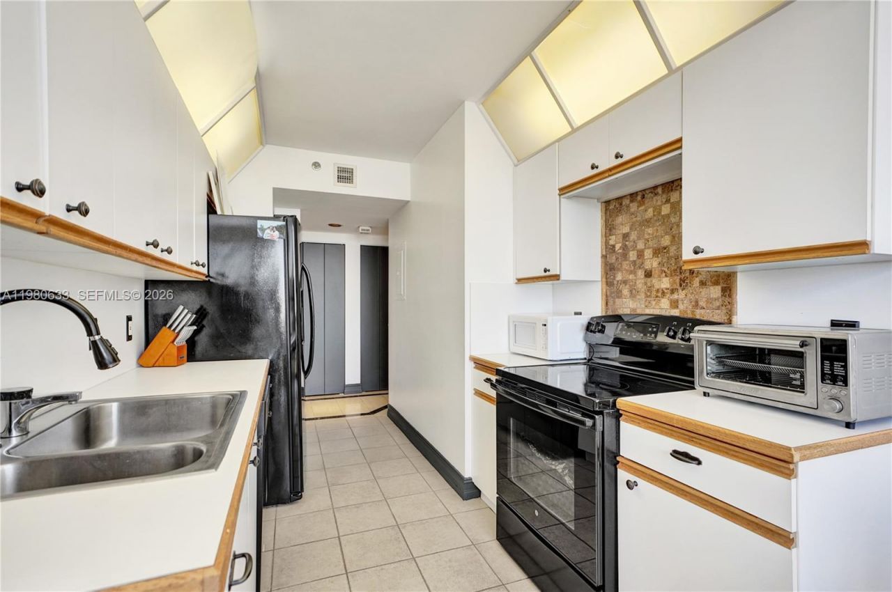 1000 W Island Blvd, Unit 2908, Aventura, FL 33160 Photo