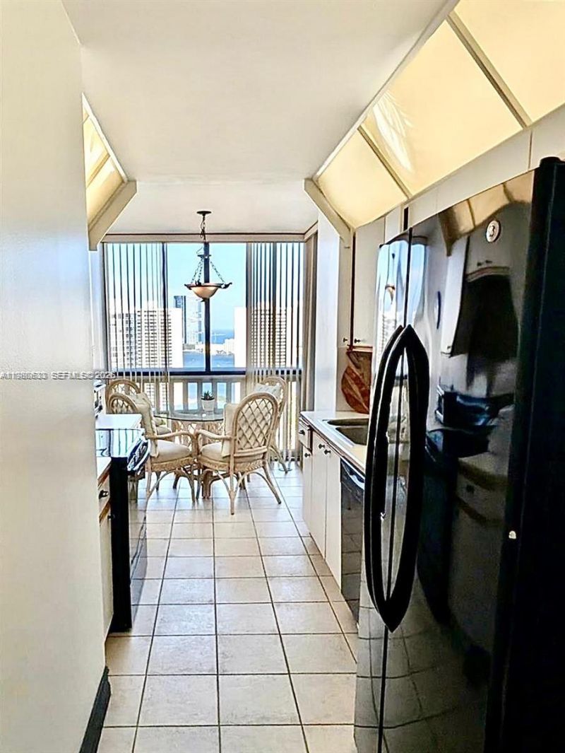 1000 W Island Blvd, Unit 2908, Aventura, FL 33160 Photo