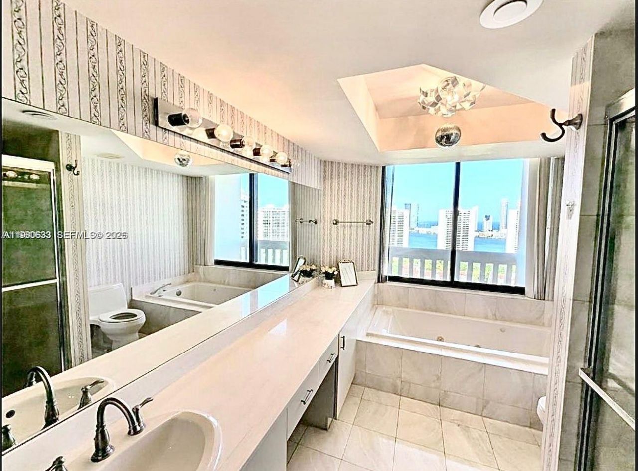 1000 W Island Blvd, Unit 2908, Aventura, FL 33160 Photo