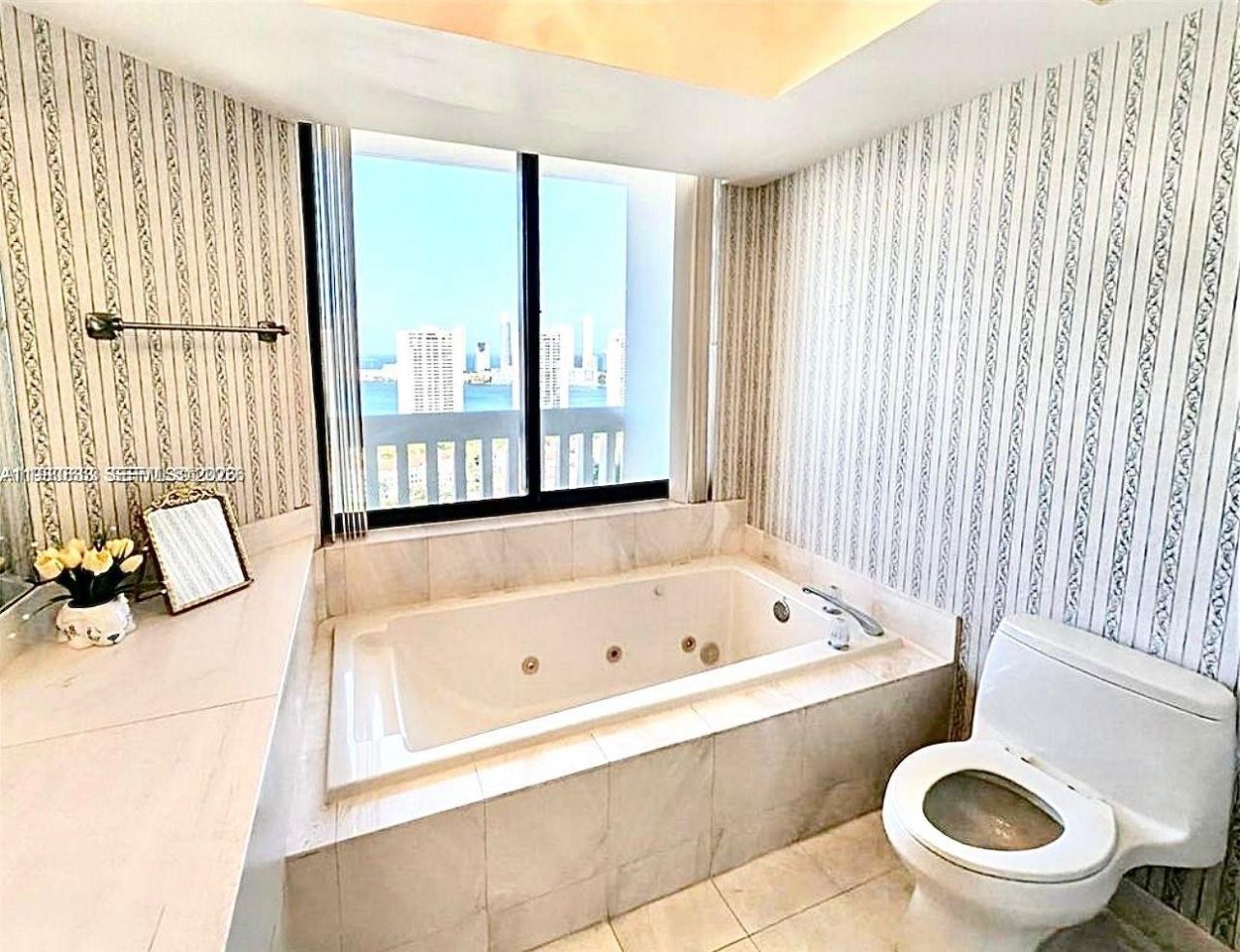 1000 W Island Blvd, Unit 2908, Aventura, FL 33160 Photo