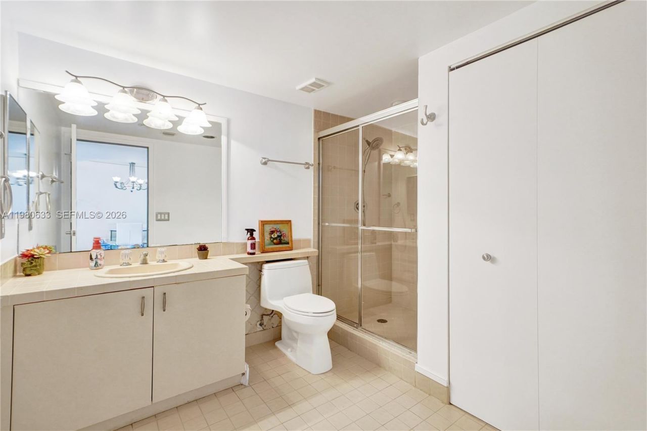 1000 W Island Blvd, Unit 2908, Aventura, FL 33160 Photo