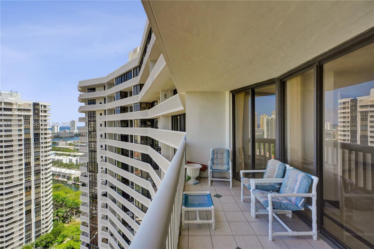 1000 W Island Blvd, Unit 2908, Aventura, FL 33160 Photo