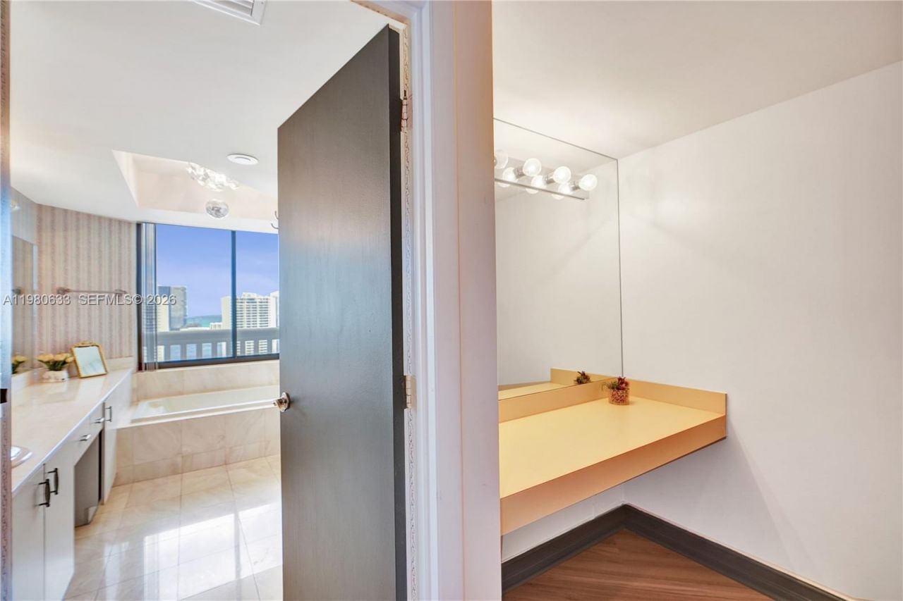 1000 W Island Blvd, Unit 2908, Aventura, FL 33160 Photo