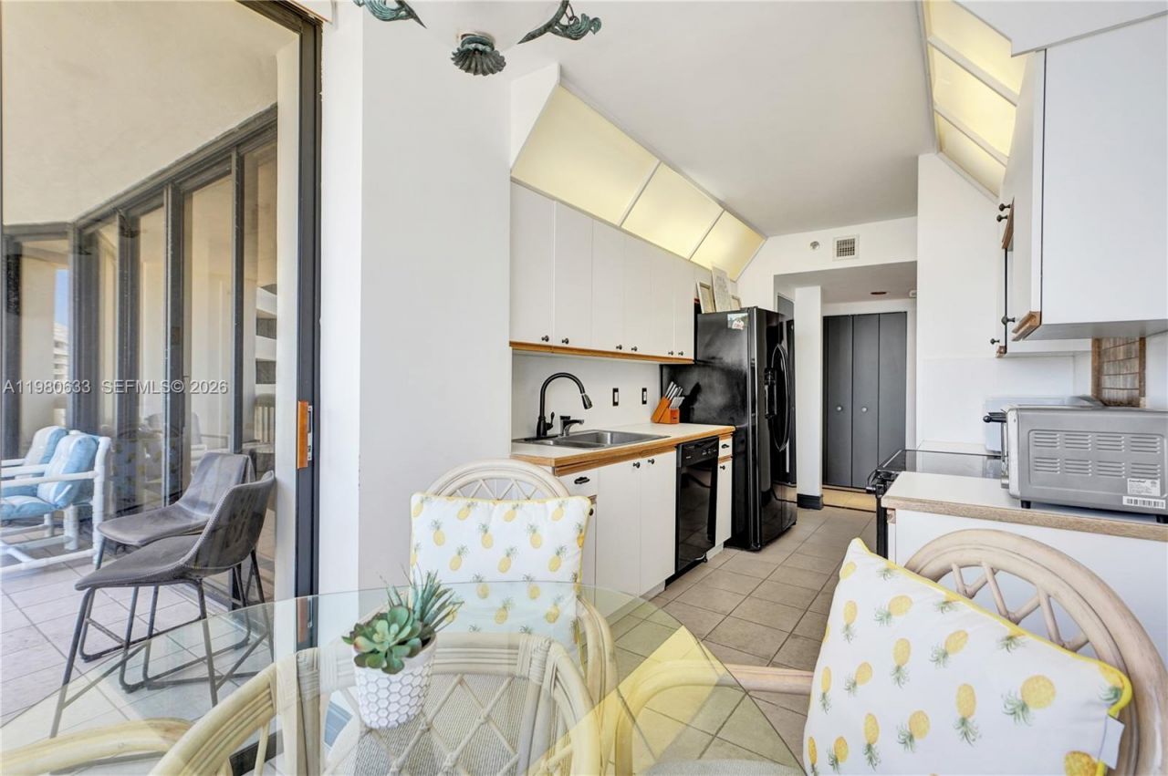 1000 W Island Blvd, Unit 2908, Aventura, FL 33160 Photo
