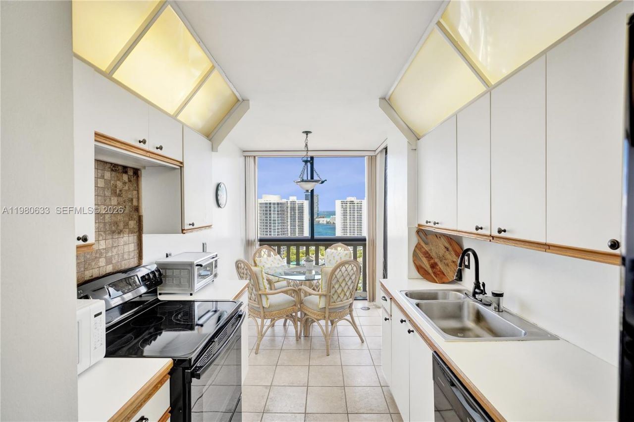 1000 W Island Blvd, Unit 2908, Aventura, FL 33160 Photo