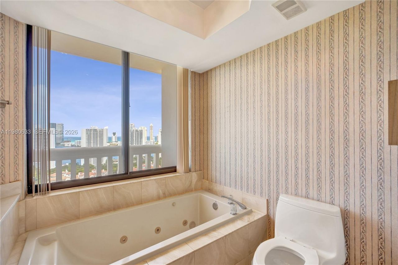 1000 W Island Blvd, Unit 2908, Aventura, FL 33160 Photo
