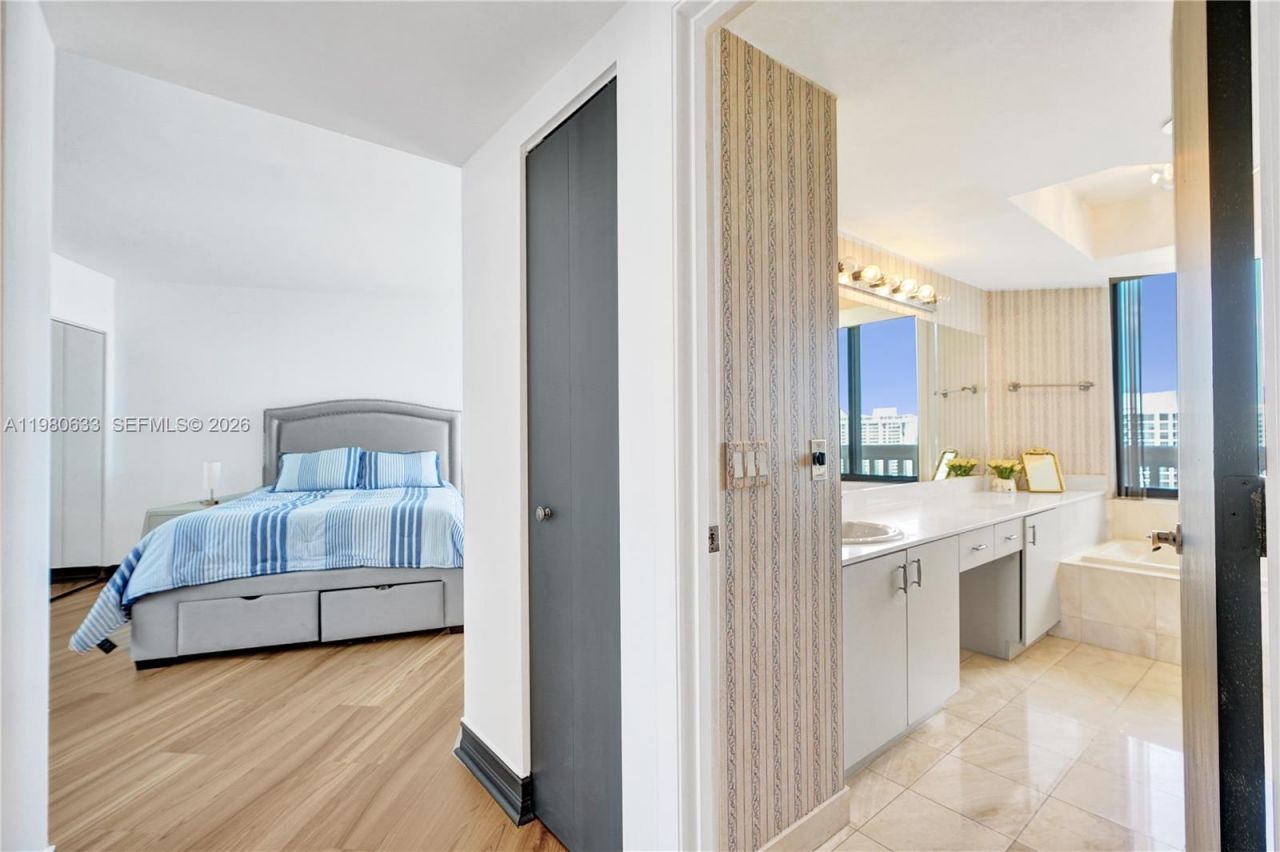 1000 W Island Blvd, Unit 2908, Aventura, FL 33160 Photo