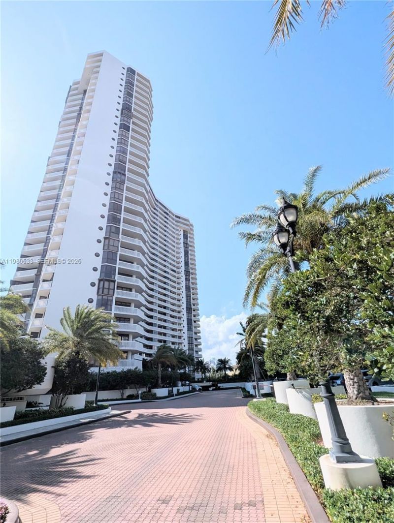 1000 W Island Blvd, Unit 2908, Aventura, FL 33160 Photo