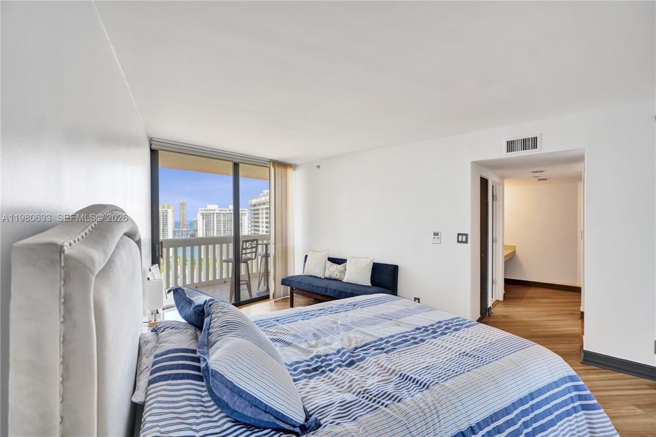 1000 W Island Blvd, Unit 2908, Aventura, FL 33160 Photo