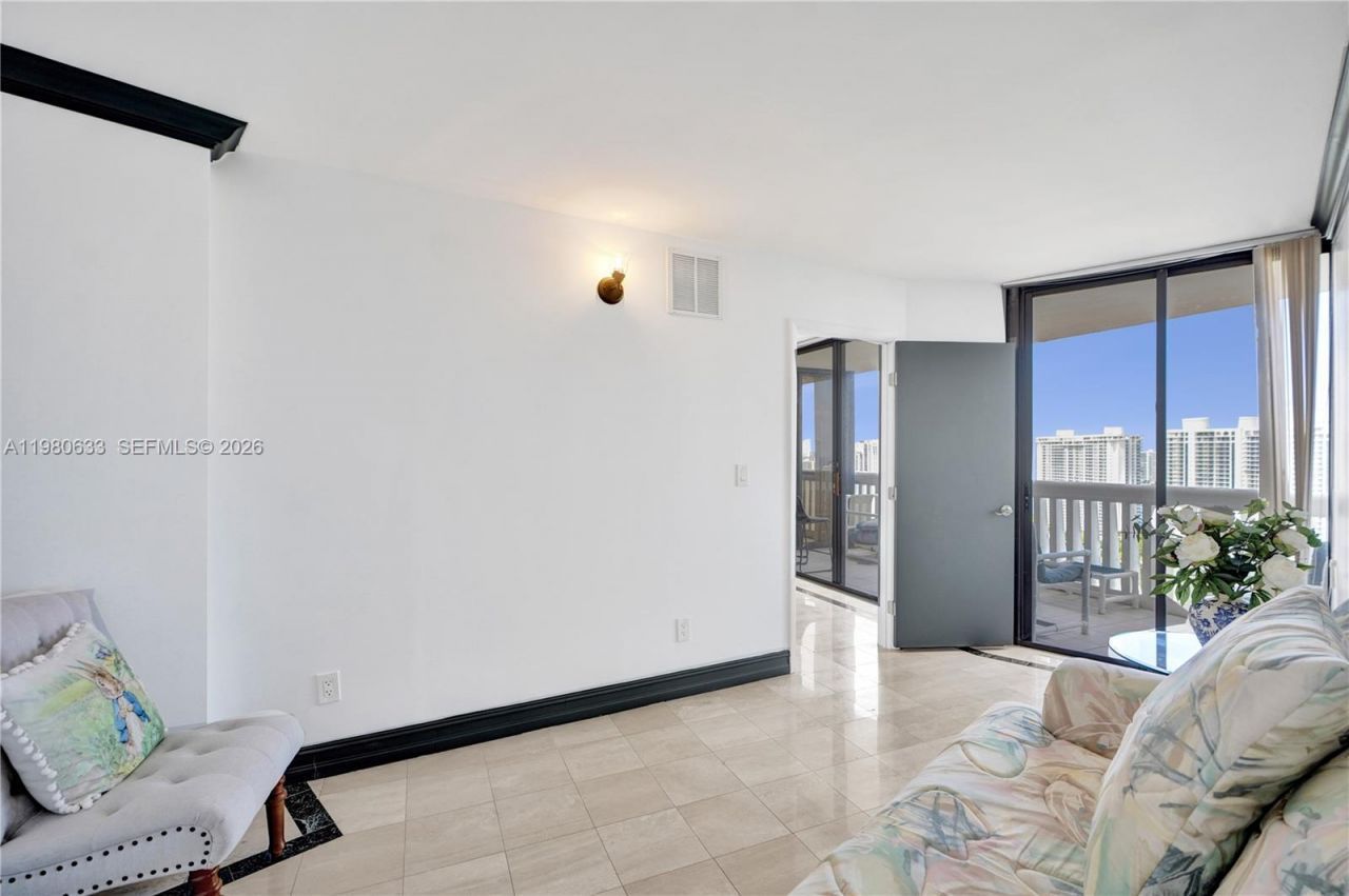 1000 W Island Blvd, Unit 2908, Aventura, FL 33160 Photo