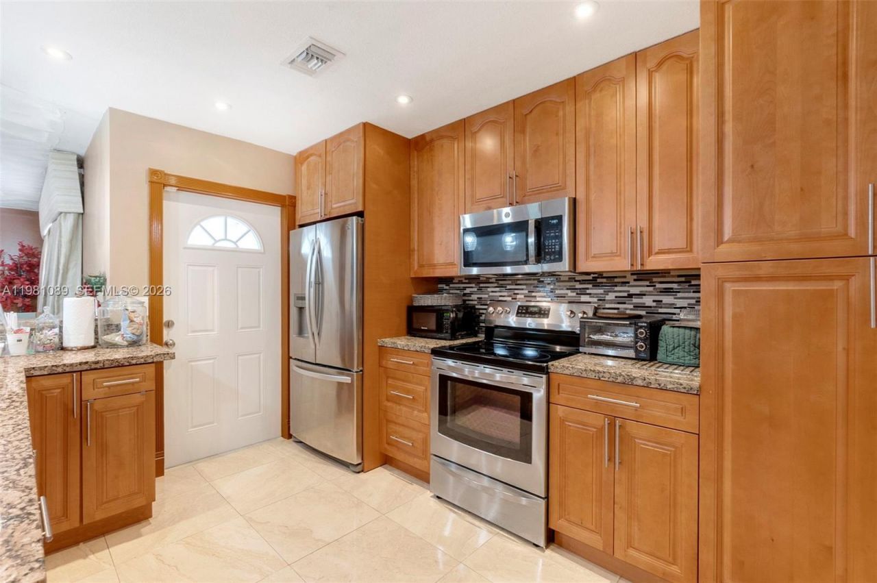 2140 NW 30th Way, Fort Lauderdale, FL 33311 Photo