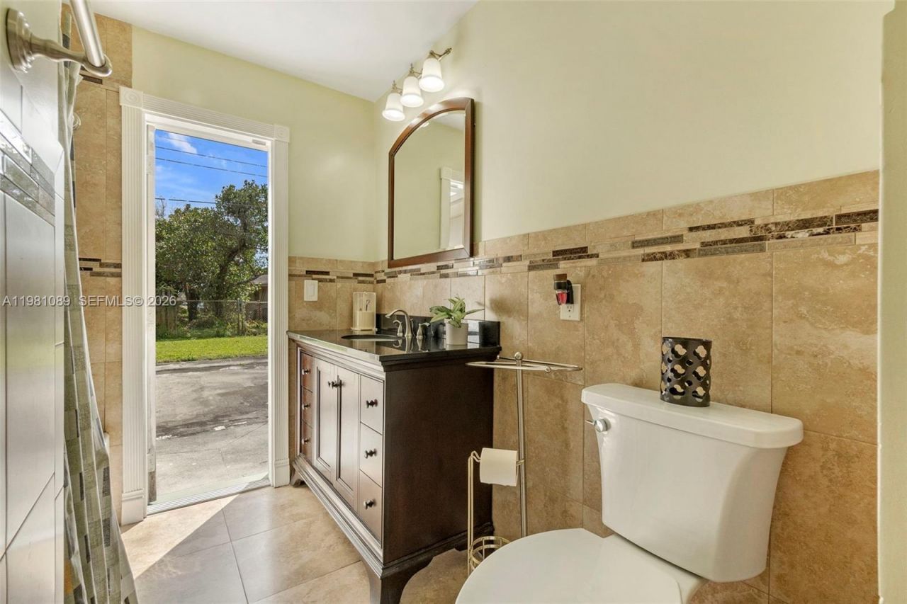 2140 NW 30th Way, Fort Lauderdale, FL 33311 Photo