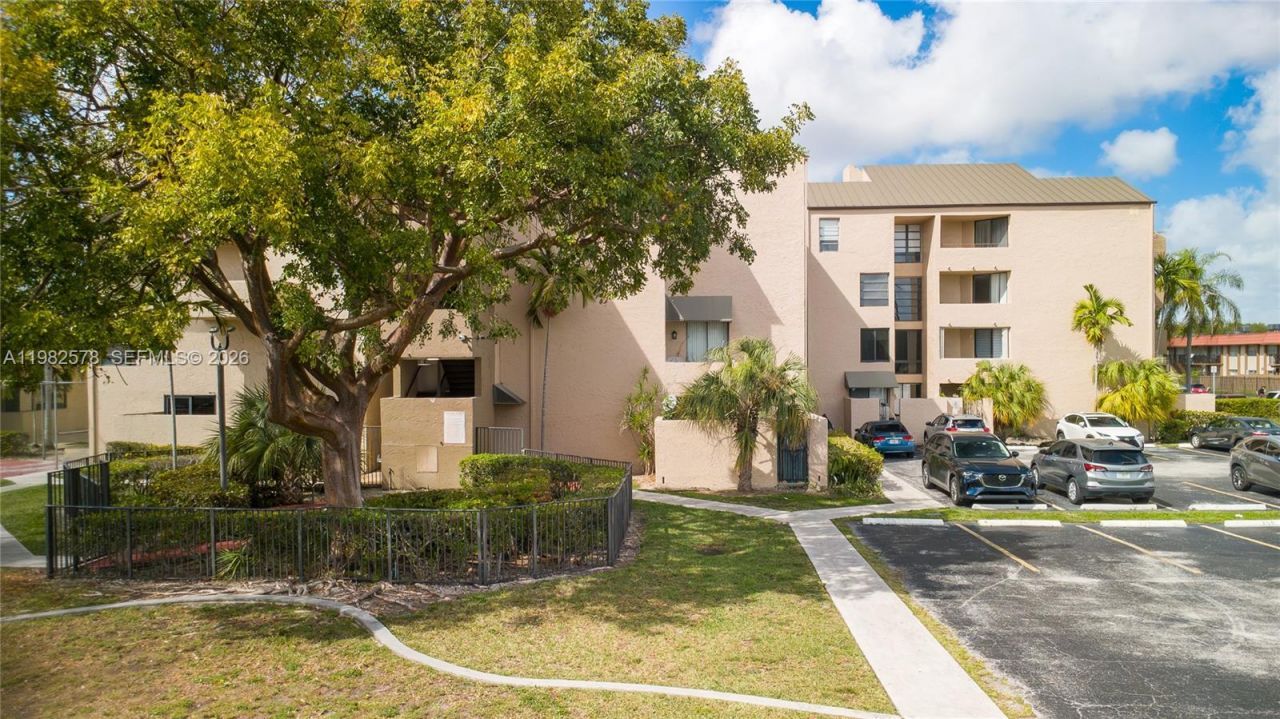 10500 SW 108th Ave, Unit B414, Miami, FL 33176 Photo