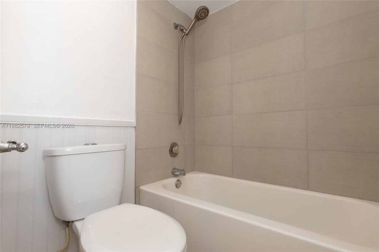 10500 SW 108th Ave, Unit B414, Miami, FL 33176 Photo