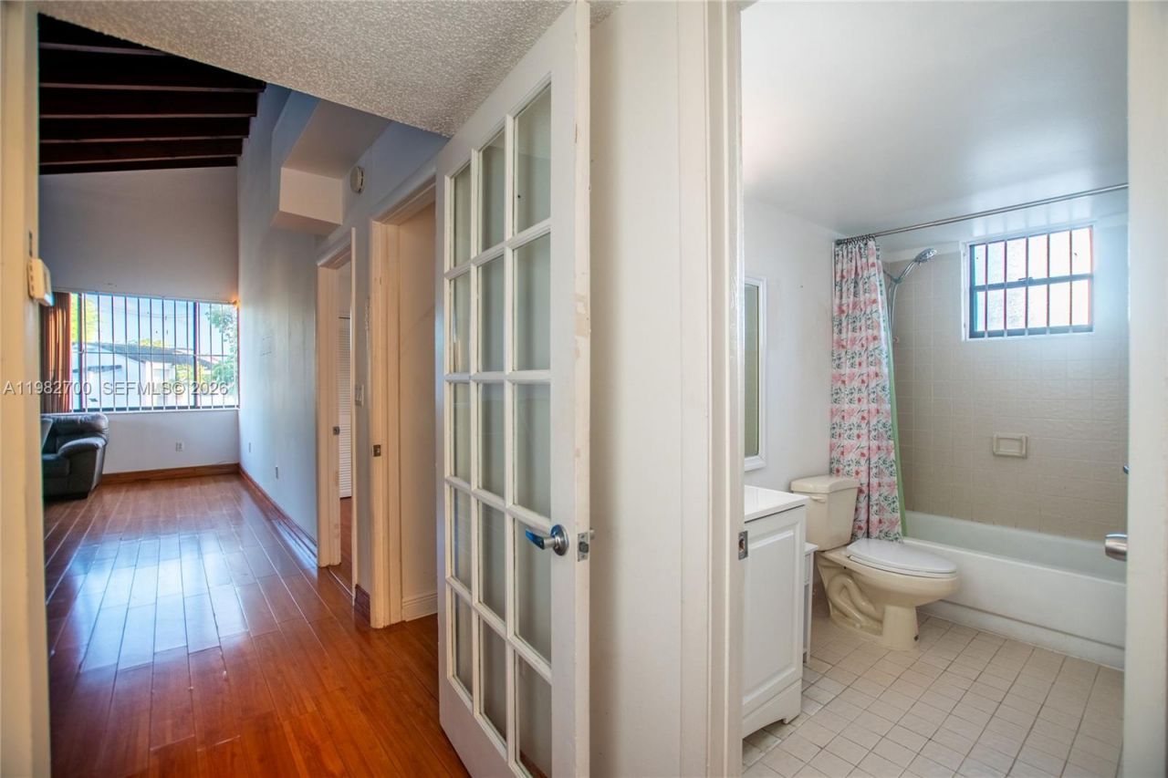 860 NW 106th Ave, Unit 2B3-5, Miami, FL 33172 Photo