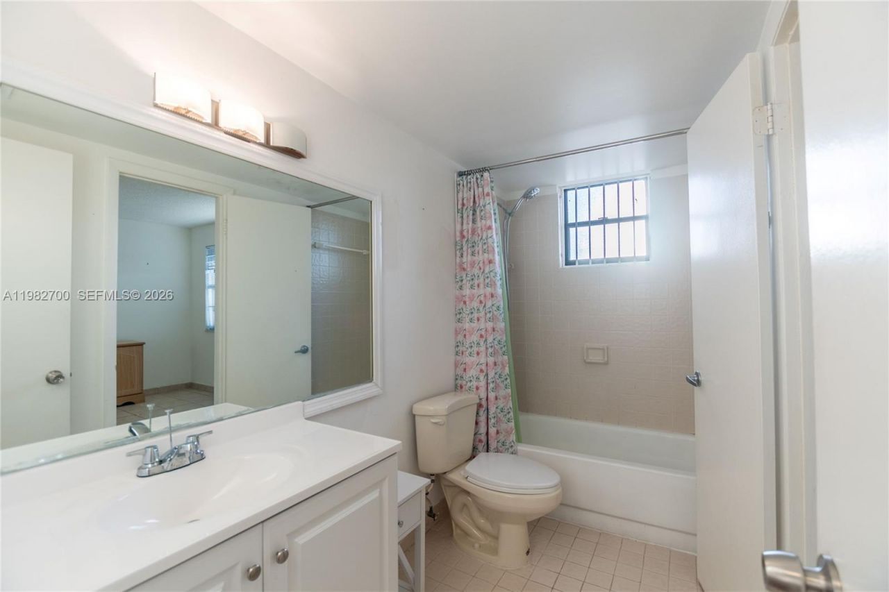 860 NW 106th Ave, Unit 2B3-5, Miami, FL 33172 Photo