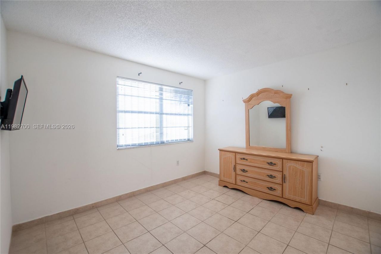 860 NW 106th Ave, Unit 2B3-5, Miami, FL 33172 Photo