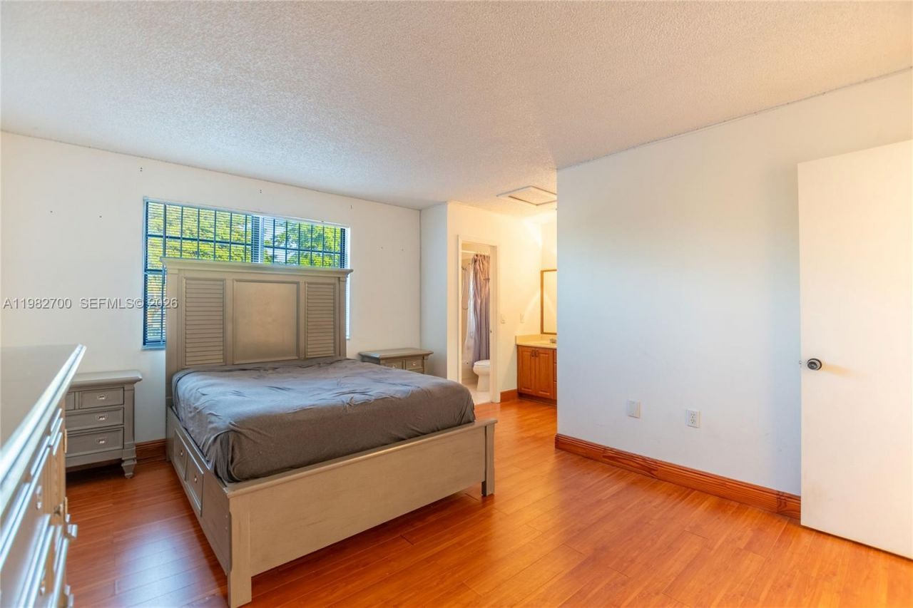 860 NW 106th Ave, Unit 2B3-5, Miami, FL 33172 Photo