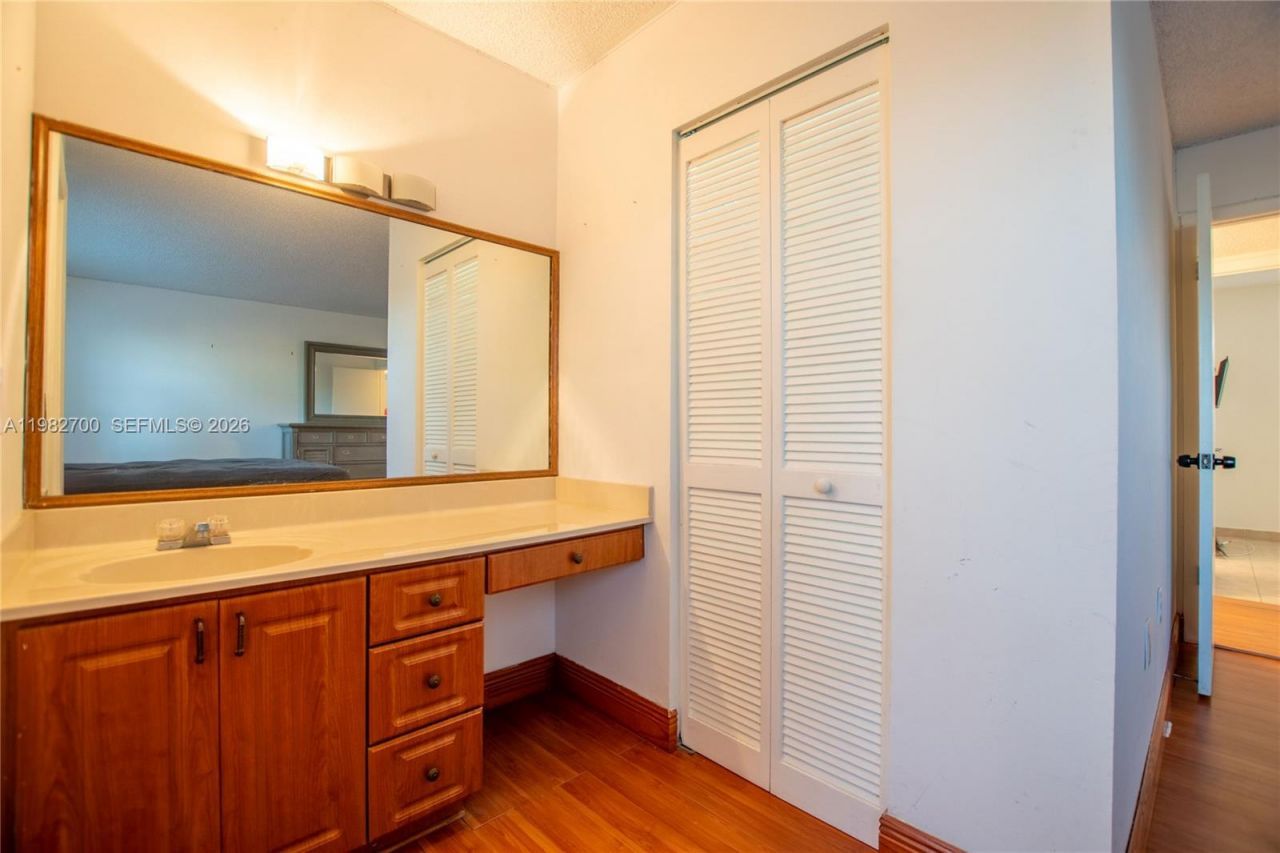 860 NW 106th Ave, Unit 2B3-5, Miami, FL 33172 Photo