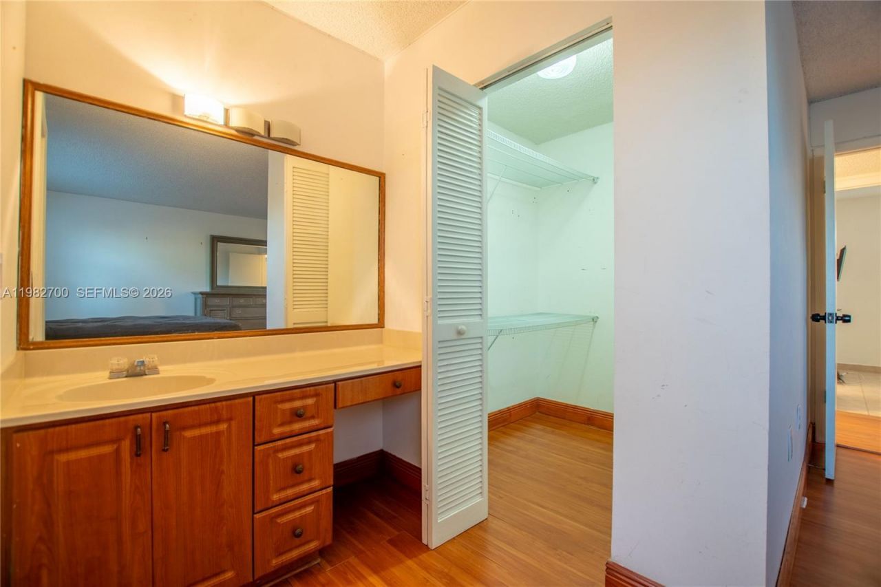 860 NW 106th Ave, Unit 2B3-5, Miami, FL 33172 Photo